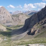 Le vallon s'étend devant nous